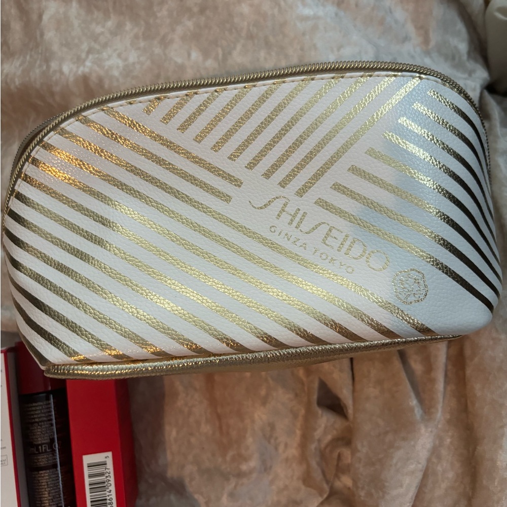 Shiseido Red and White Skincare Set with Gold Accents - Picture 4 of 6
